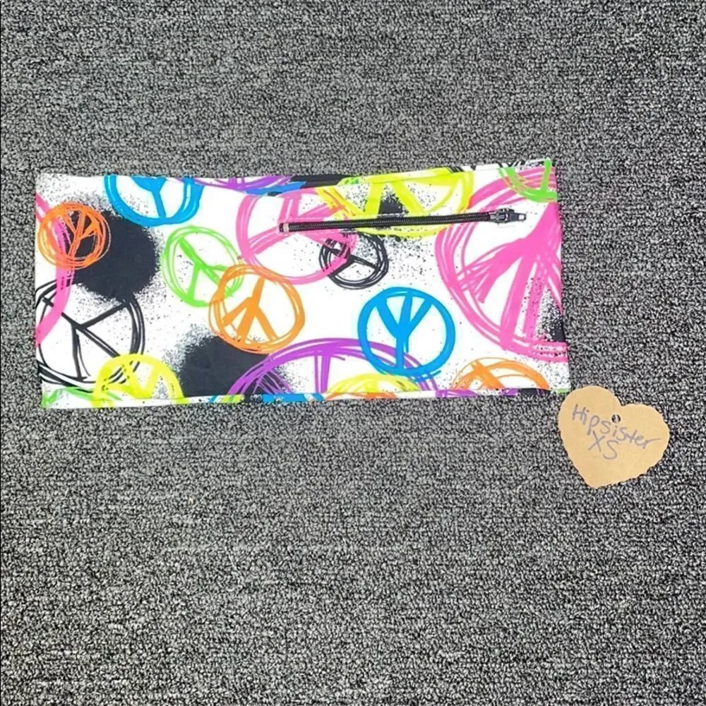 Hipster waist belt with storage pockets